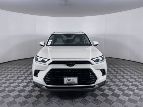 Used 2024 Toyota Grand Highlander AWD image 30