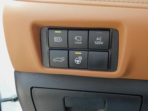 Used 2023 Toyota Highlander Platinum image 39