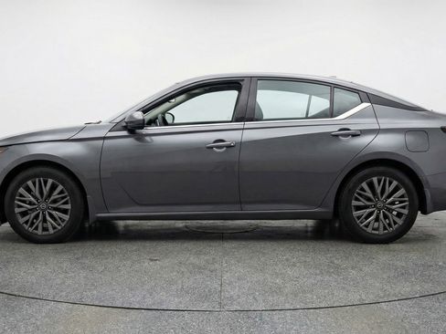 Used 2025 Nissan Altima 2.5 SV image 4