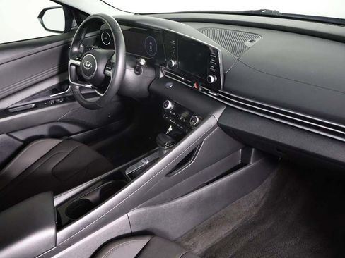 Used 2022 Hyundai Elantra SEL w/ Convenience Package FWD image 27