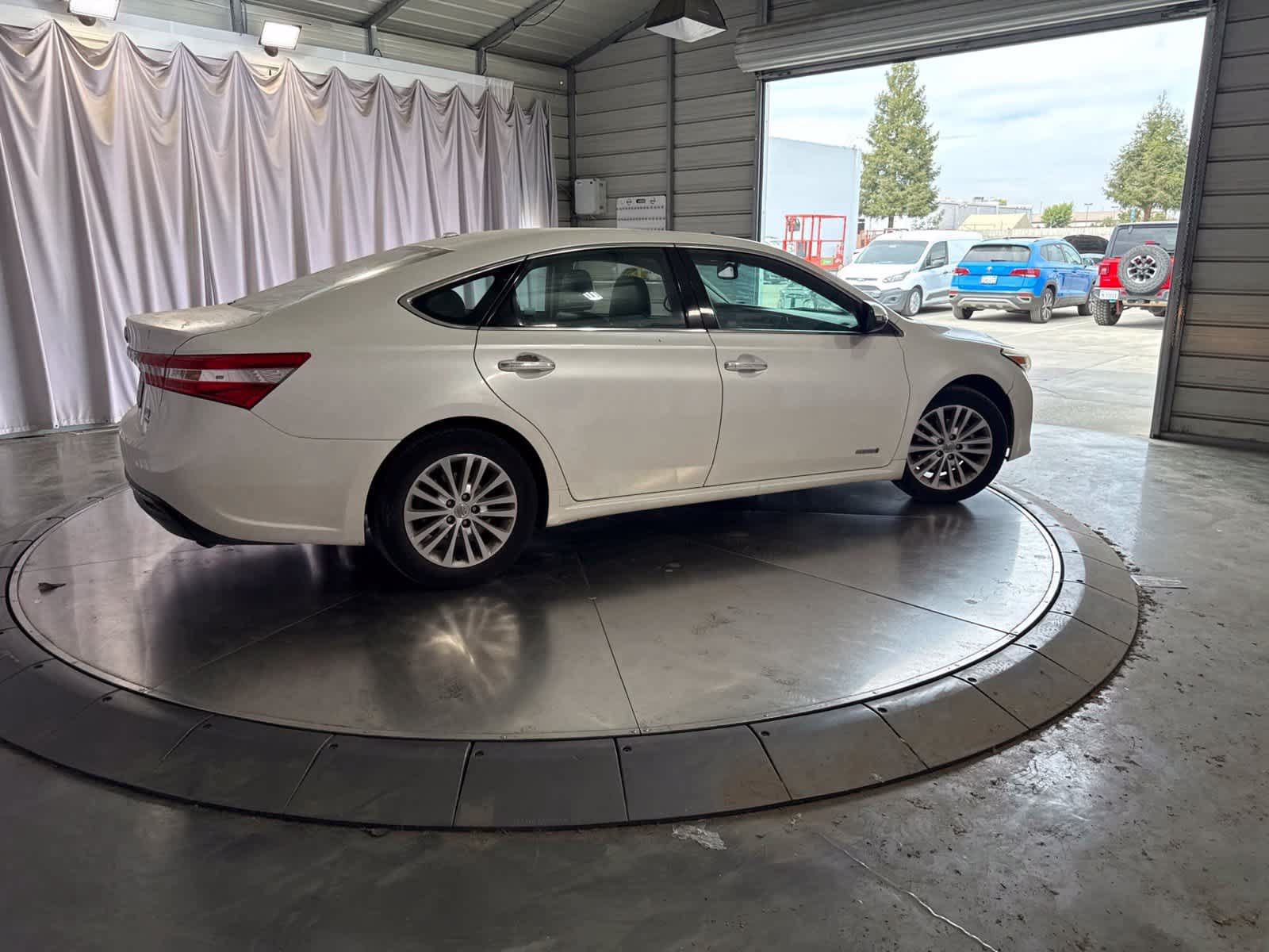 Used 2014 Toyota Avalon XLE Premium FWD image 4