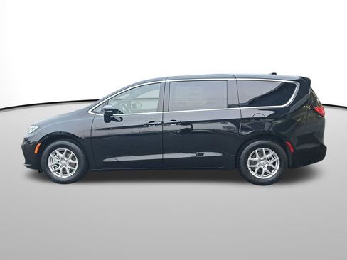 New 2026 Chrysler Pacifica Select image 2