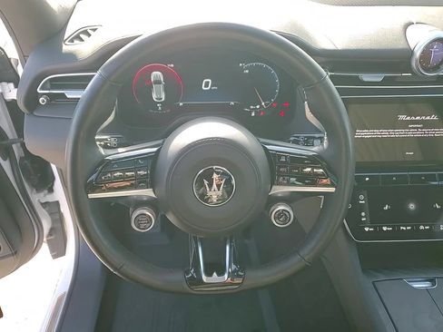 Certified 2023 Maserati Grecale Modena image 12