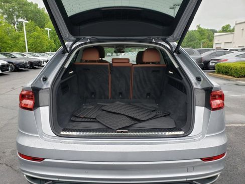 Used 2022 Audi Q8 Premium image 15