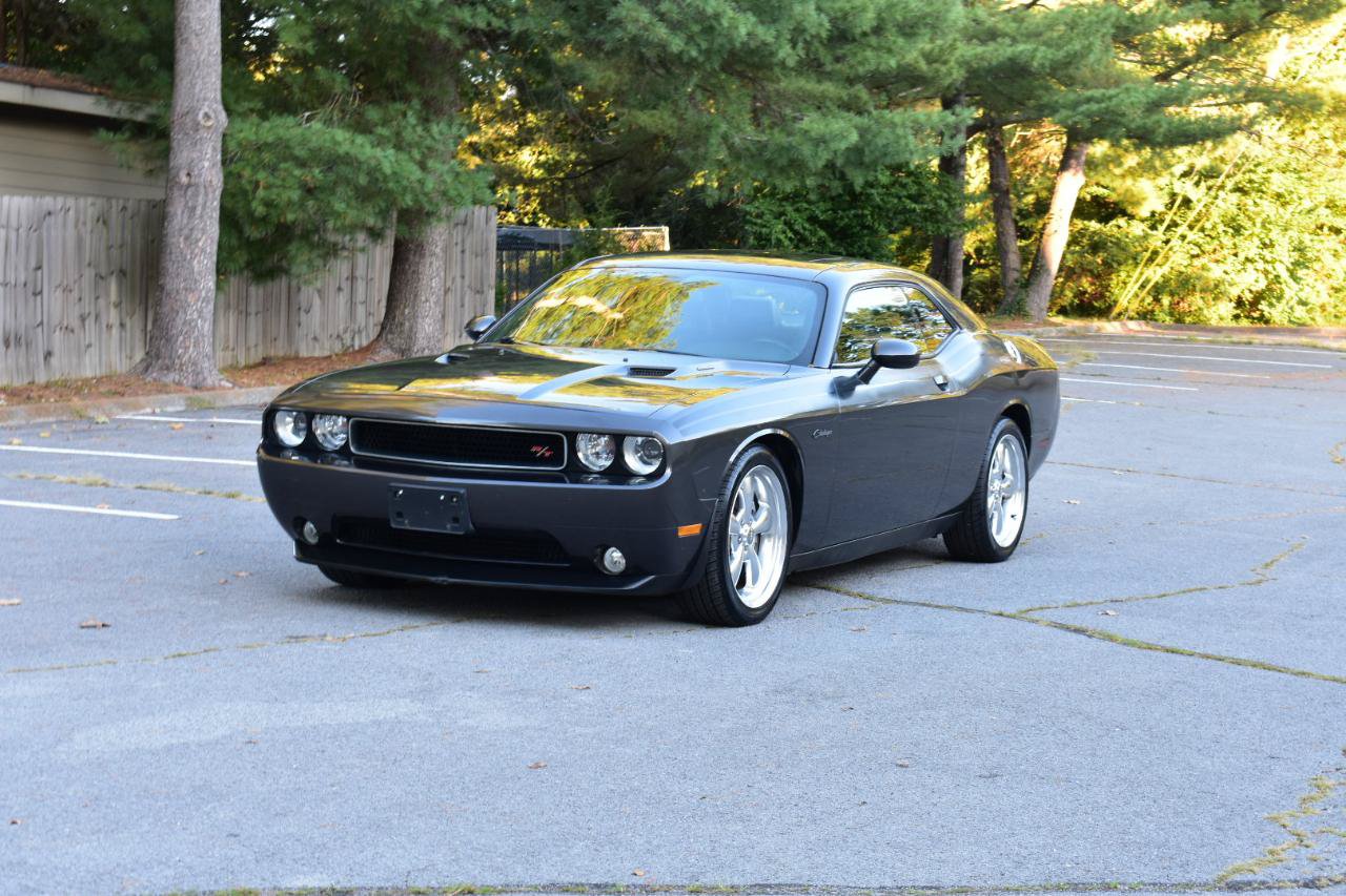 Used 2013 Dodge Challenger R/T RWD image 2