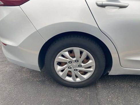 Used 2017 Hyundai Elantra SE image 8