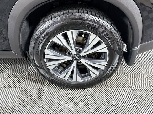 Certified 2022 Nissan Rogue SV image 4