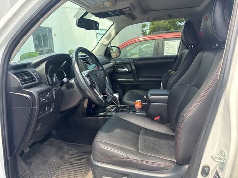 Used 2018 Toyota 4Runner TRD Off-Road Premium AWD/4WD image 3