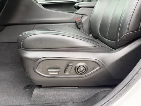 Used 2024 Jeep Grand Cherokee Limited w/ Luxury Tech Group II image 9