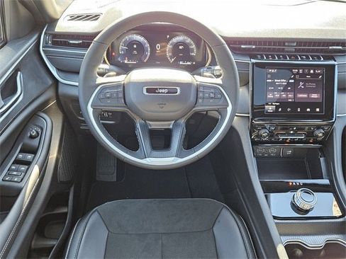 New 2025 Jeep Grand Cherokee Altitude image 12