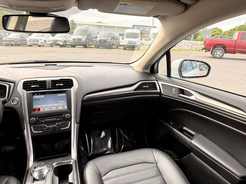 Used 2018 Ford Fusion SE w/ Equipment Group 602A FWD image 23