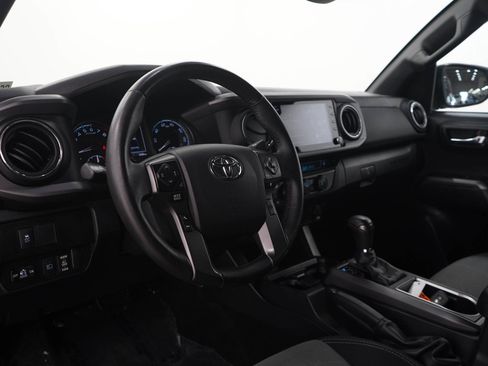 Used 2021 Toyota Tacoma TRD Sport AWD/4WD image 25