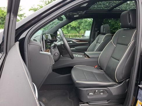 Certified 2023 Cadillac Escalade Premium Luxury AWD/4WD image 17