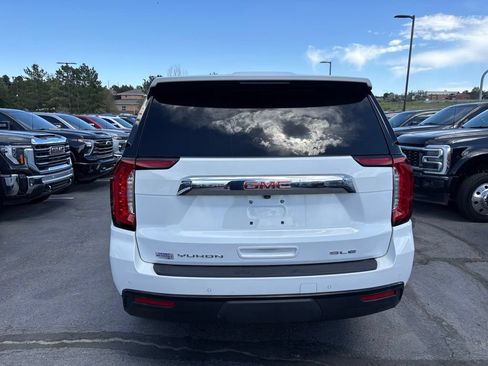 Used 2024 GMC Yukon SLE AWD/4WD image 5
