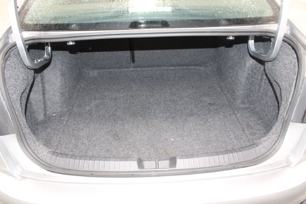 Used 2025 Volkswagen Jetta SE FWD image 13