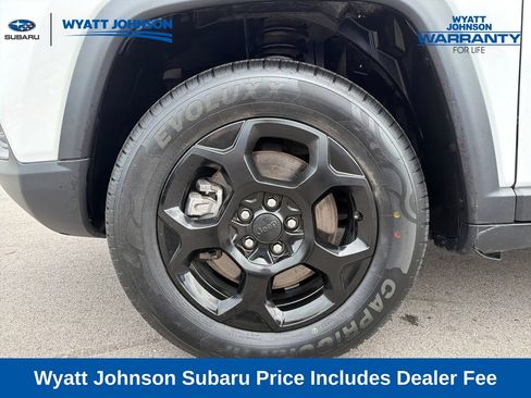 Used 2023 Jeep Compass Trailhawk AWD/4WD image 3