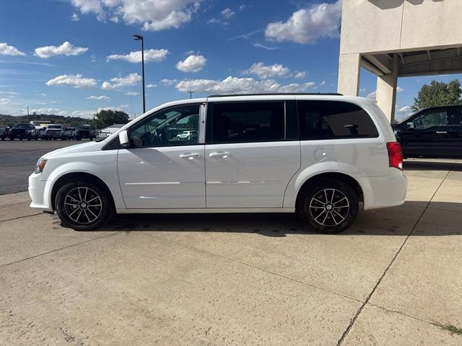 Used 2015 Dodge Grand Caravan R/T w/ Safety Sphere Group FWD image 9