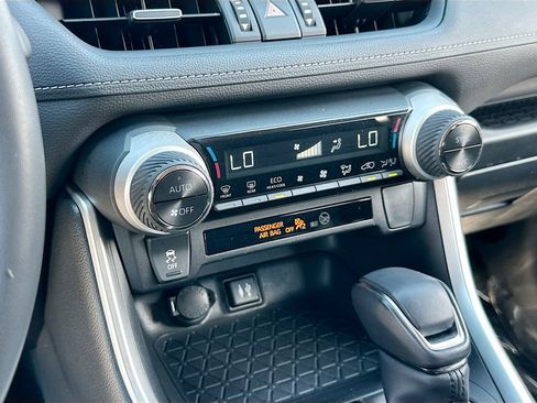 Used 2019 Toyota RAV4 XLE Premium image 15