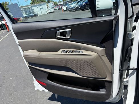 Used 2026 Kia Carnival FWD image 18