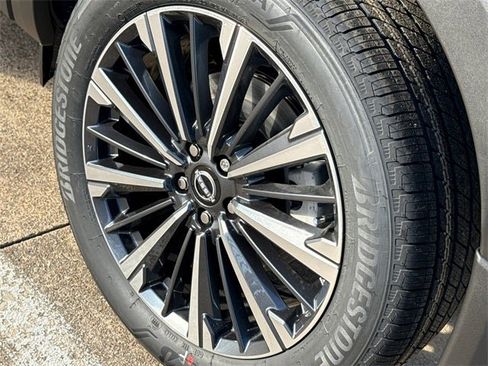 New 2026 Nissan Pathfinder Platinum image 11