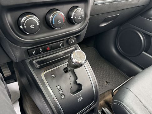 Used 2017 Jeep Patriot High Altitude FWD image 34