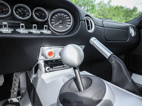 Used 2005 Ford GT RWD image 26