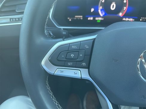 Used 2022 Volkswagen Tiguan SE image 20