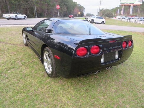 Used 2001 Chevrolet Corvette Coupe w/ Preferred Equipment Group2 image 8
