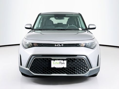 Used 2025 Kia Soul LX w/ LX Technology Package FWD image 2