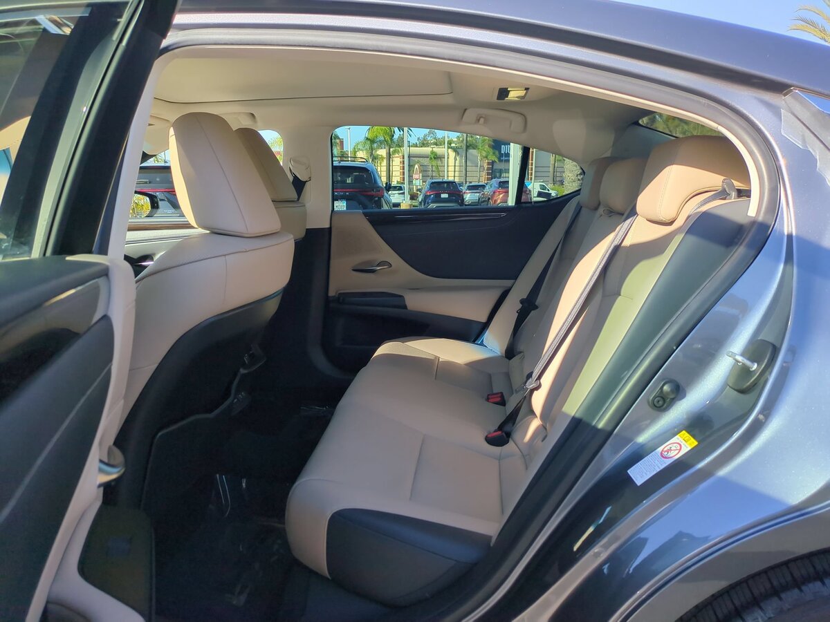 Used 2019 Lexus ES 350 w/ Premium Package FWD image 26