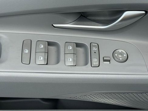 Certified 2025 Hyundai Elantra SEL FWD image 28