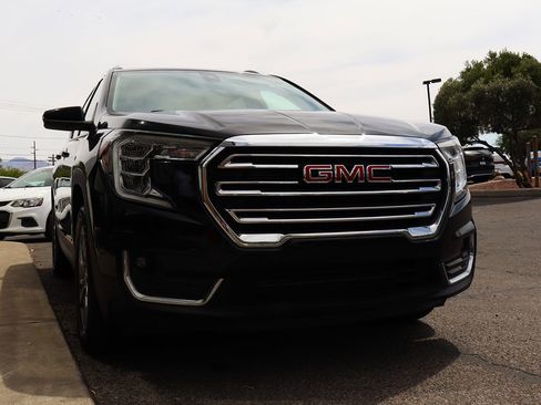Used 2023 GMC Terrain SLT AWD/4WD image 18