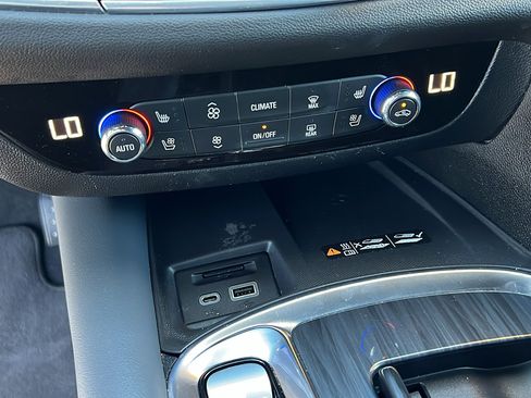 Certified 2024 Buick Enclave Premium AWD/4WD image 25