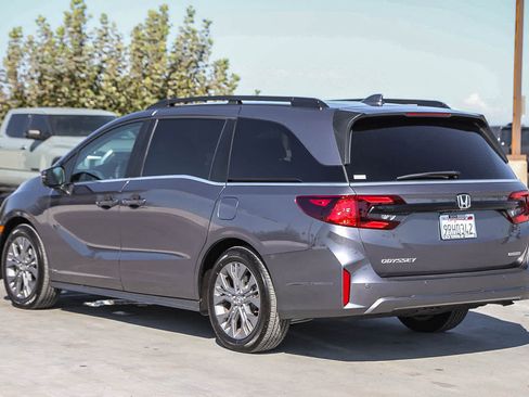 Used 2025 Honda Odyssey Touring image 7