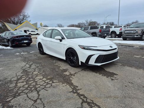 Used 2025 Toyota Camry SE w/ Multimedia Upgrade Package image 7