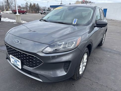 Used 2022 Ford Escape SE w/ Cold Weather Package image 3