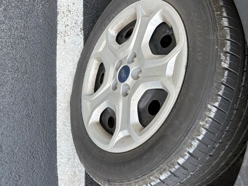 Used 2017 Ford Escape S image 11