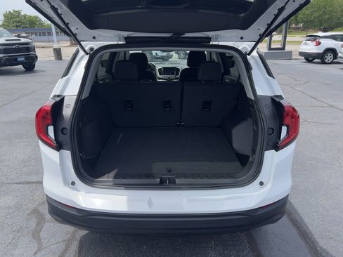 Used 2024 GMC Terrain SLE image 7