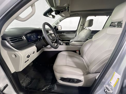 Used 2022 Jeep Wagoneer Series III w/ Premium Group I AWD/4WD image 21
