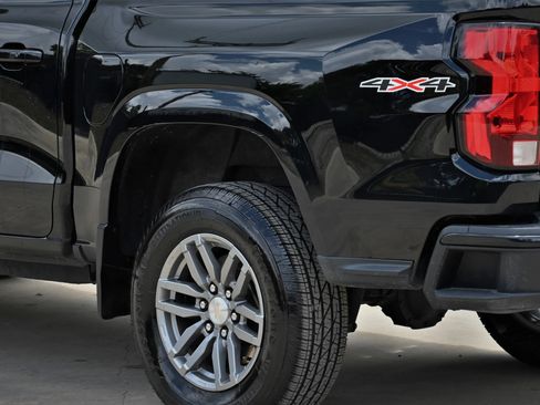 Used 2024 Chevrolet Colorado LT w/ LT Convenience Package AWD/4WD image 11