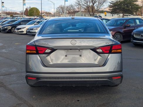 Used 2024 Nissan Altima 2.5 SV image 6