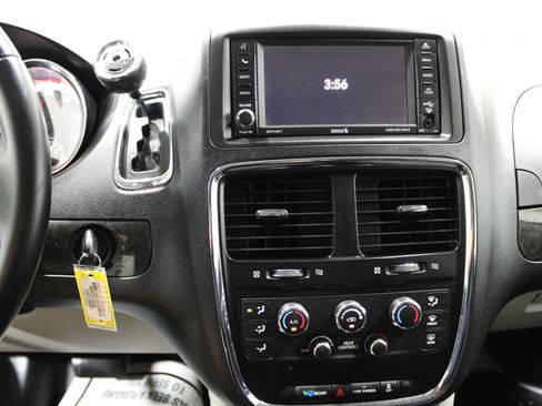 Used 2017 Dodge Grand Caravan SE w/ Power Window Group FWD image 12