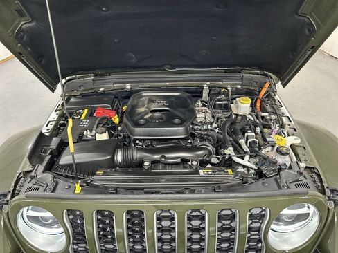 Used 2021 Jeep Wrangler Unlimited Sahara w/ Dual Top Group AWD/4WD image 24
