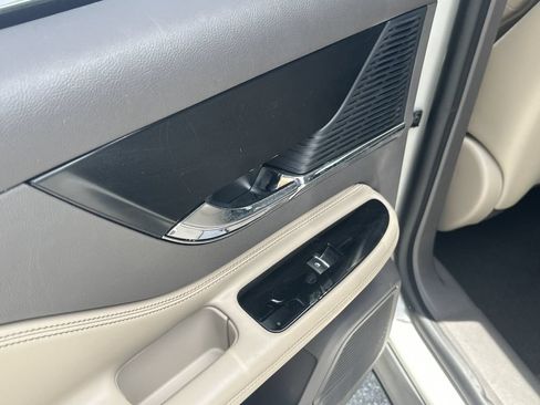 Used 2020 Lincoln Corsair AWD w/ Premium Package image 13