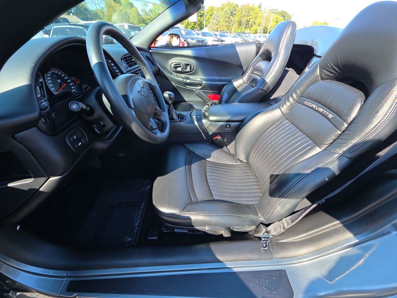 Used 2004 Chevrolet Corvette Convertible w/ Preferred Equipment Group RWD image 3