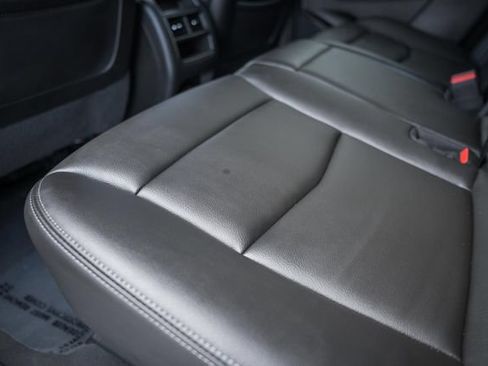 Used 2025 Cadillac XT5 Luxury FWD image 32