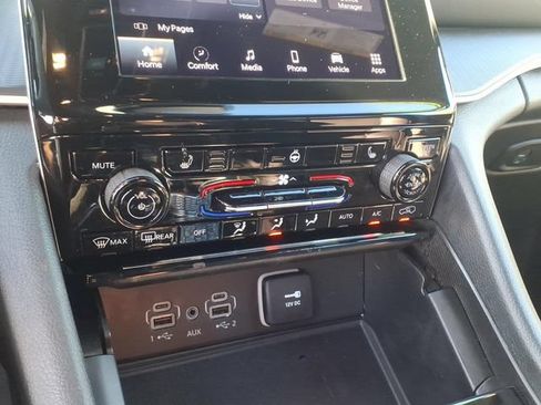 Used 2023 Jeep Grand Cherokee L Laredo AWD/4WD image 16