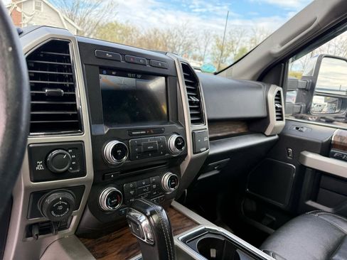 Used 2018 Ford F150 Lariat w/ Equipment Group 502A Luxury AWD/4WD image 47