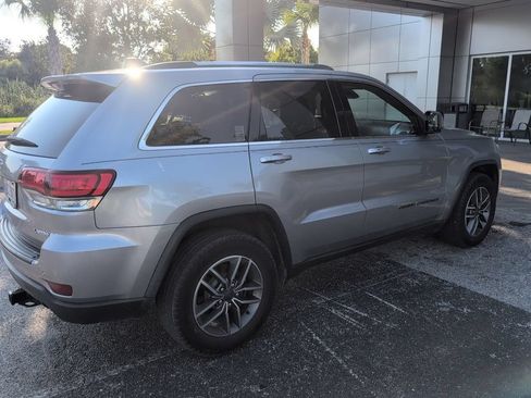 Used 2020 Jeep Grand Cherokee Laredo w/ 18" Wheel & 8.4" Radio Group RWD image 2