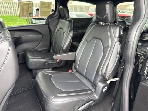 Used 2025 Chrysler Pacifica Select FWD image 26
